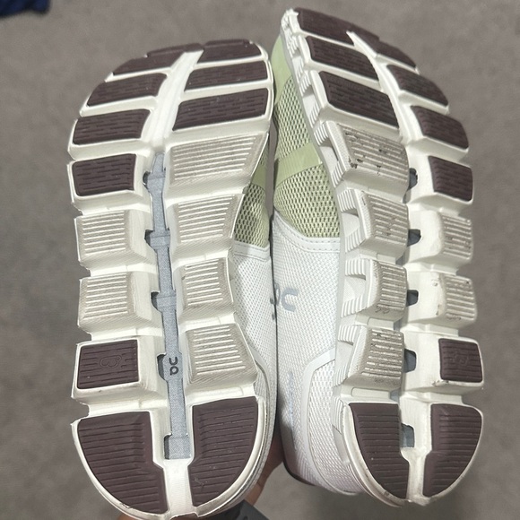 On cloud Running Mint and Lavender Shoes - Picture 2 of 4